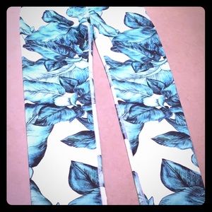 Leaf print leggings
